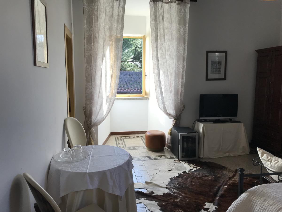 Villa Grant Relais Помеция Екстериор снимка